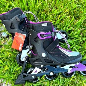 Women’s size 6 rollerblades. With tags no box